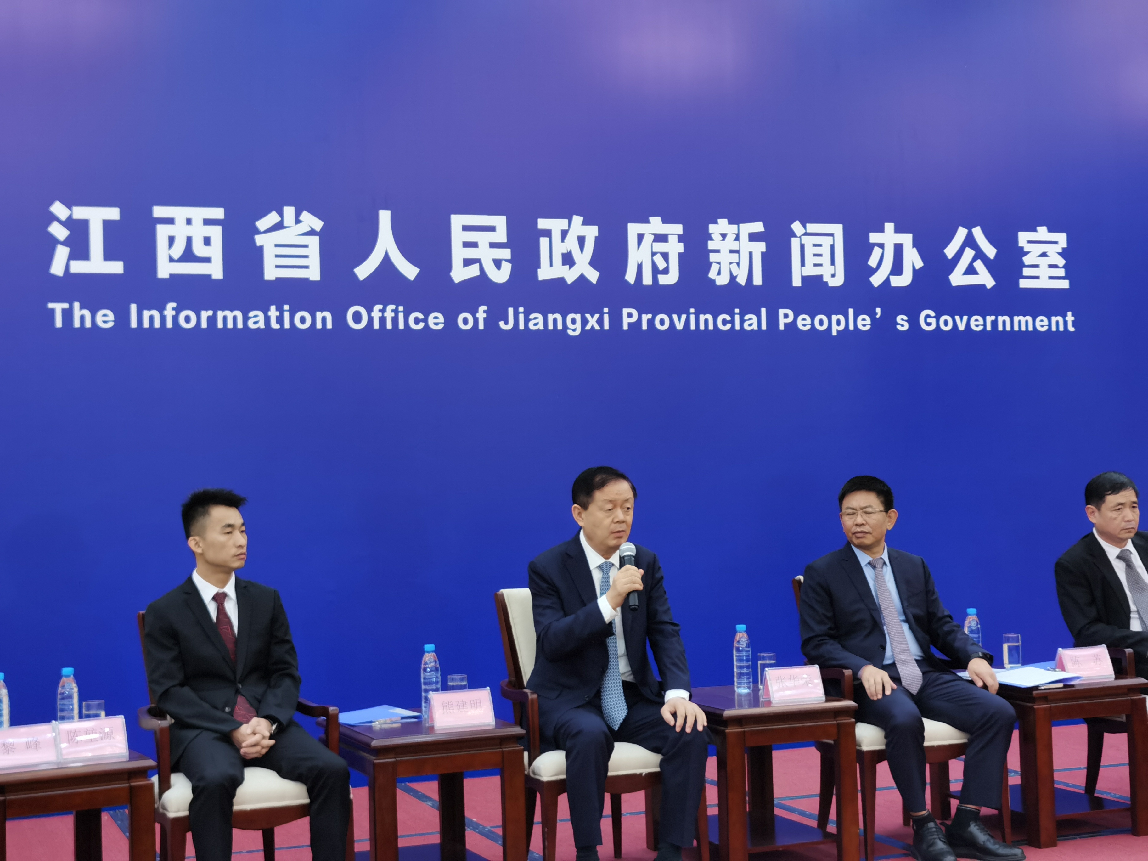 杏耀集团董事长熊建明受邀参加江西省人民政府新闻办民营企业家记者见面会